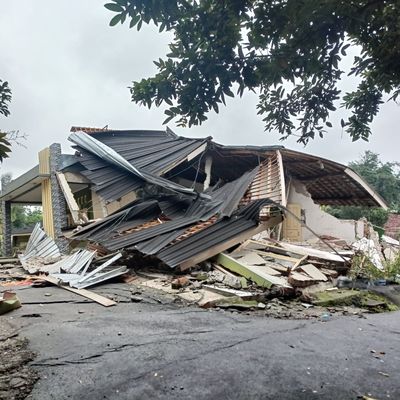 Kemenko PMK Gerak Cepat Tangani Bencana Tanah Bergerak di Tegal, Pastikan Keselamatan Santri